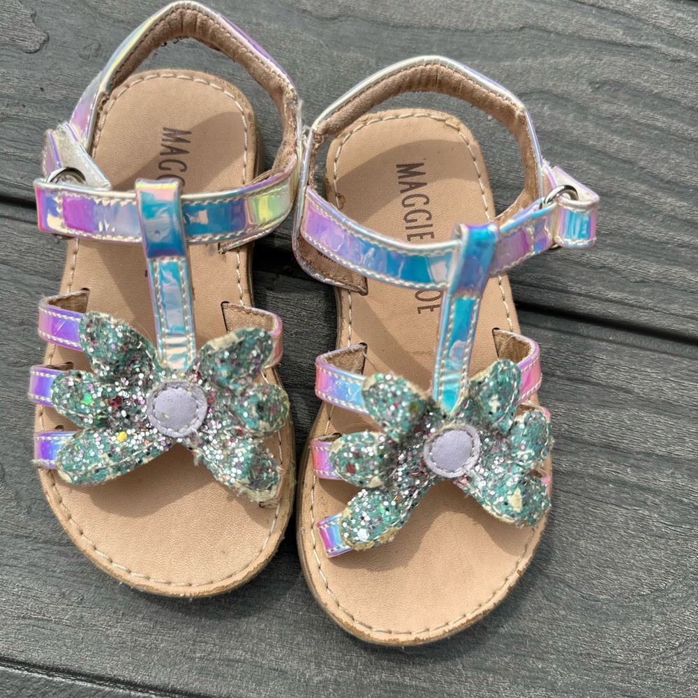 Maggie & Zoe Silver Sandals with Shimmering Bow